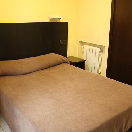 Hostal Baires Barcelona Bagian luar foto