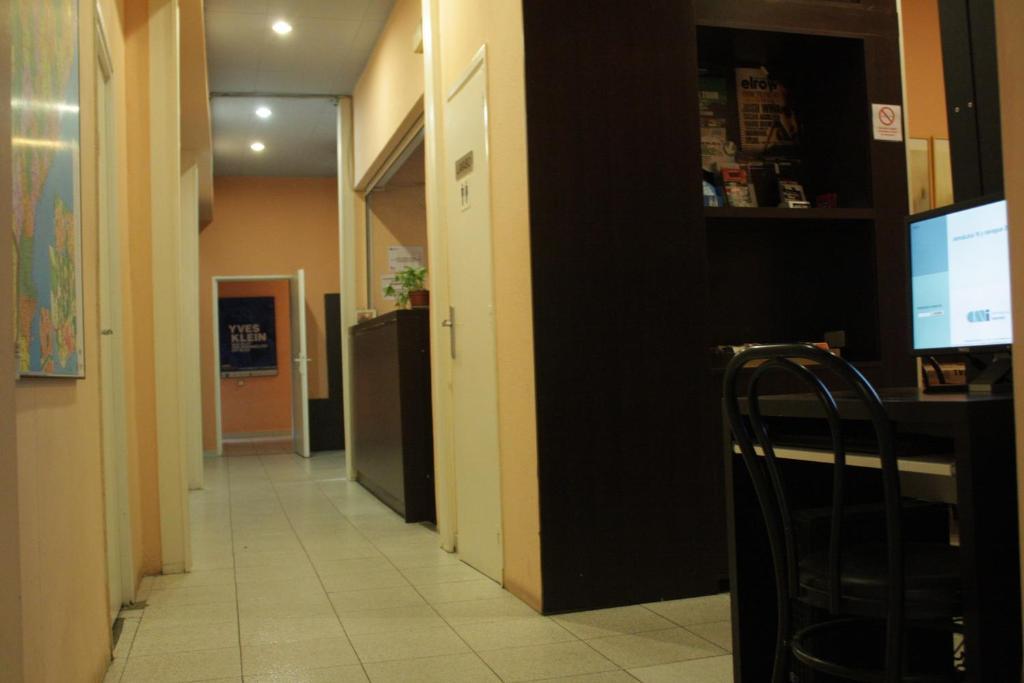 Hostal Baires Barcelona Bagian luar foto