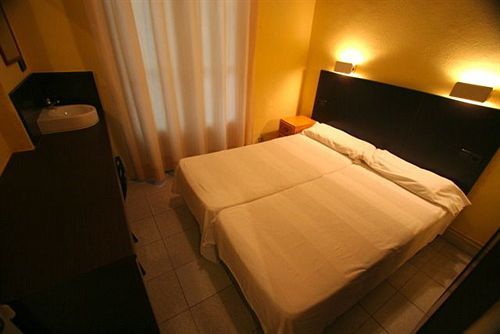 Hostal Baires Barcelona Bagian luar foto