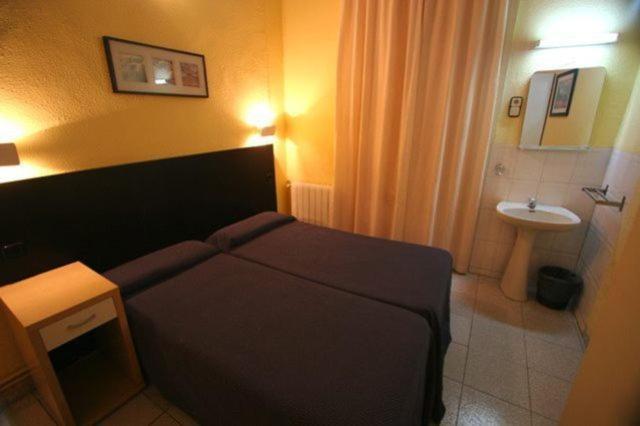 Hostal Baires Barcelona Ruang foto